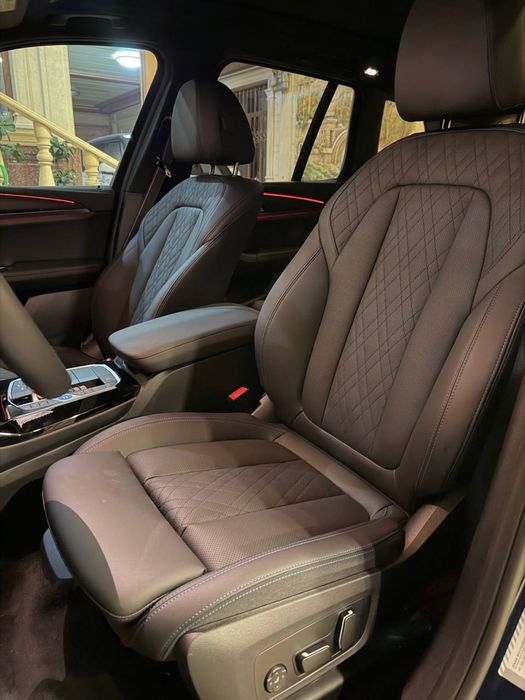 BMW iX3M Black edition