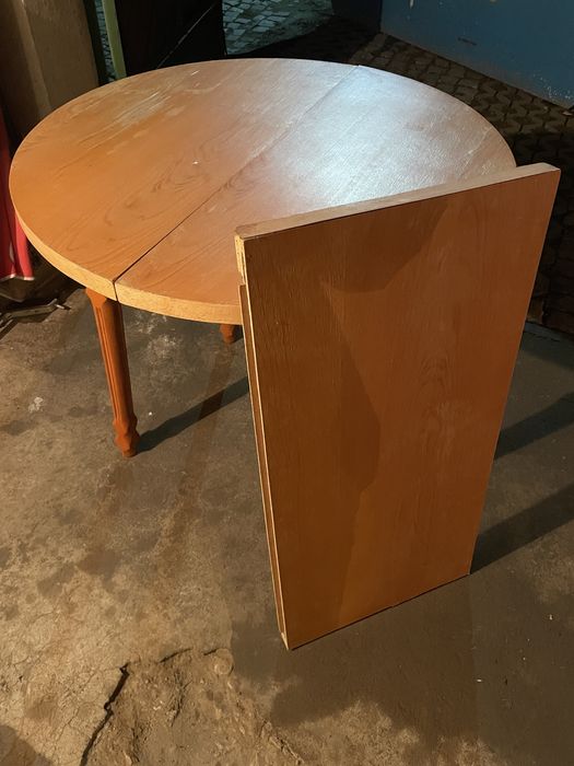 Дървена маса кръгла