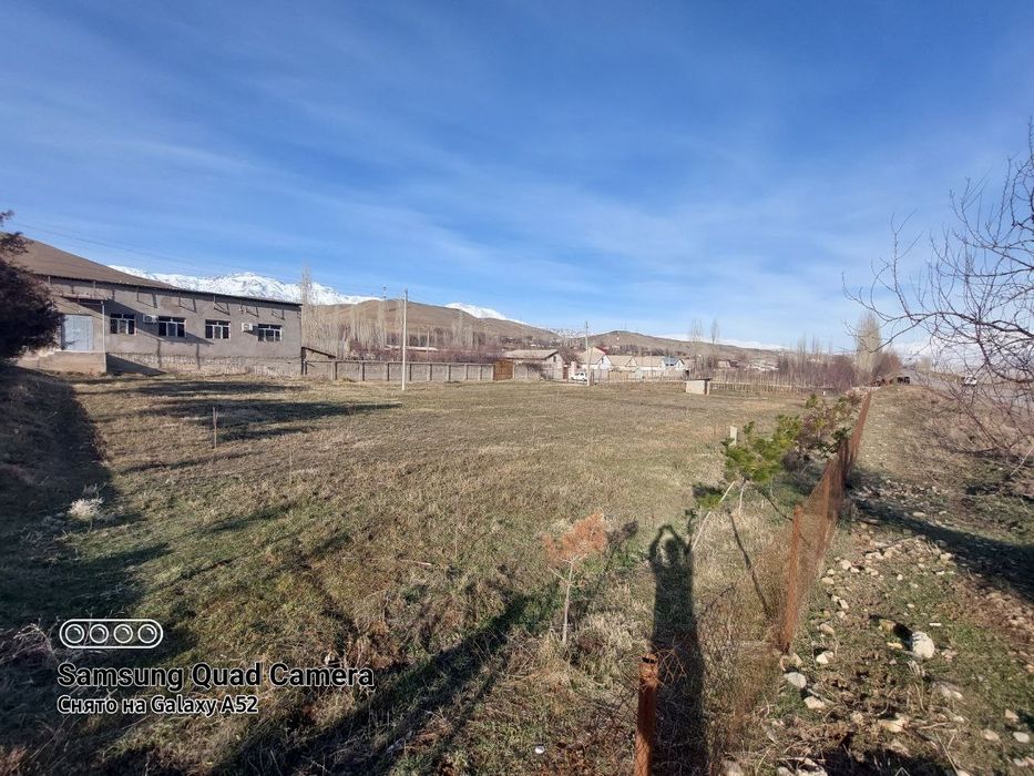 Бостонлик туман кизил сув кишлогида тог ён багрида жойлашган ер