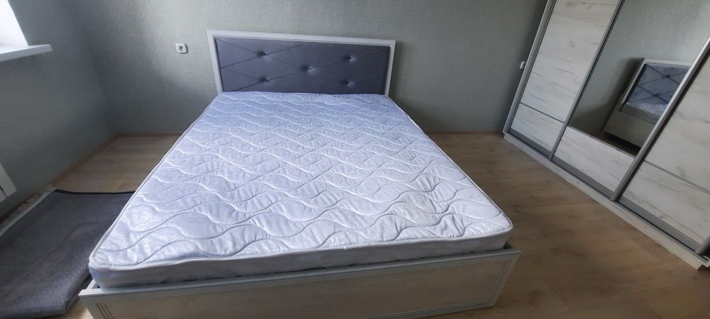 Продам спальную кровать