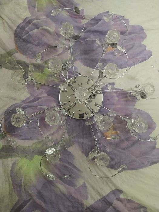 Продам большую люстру