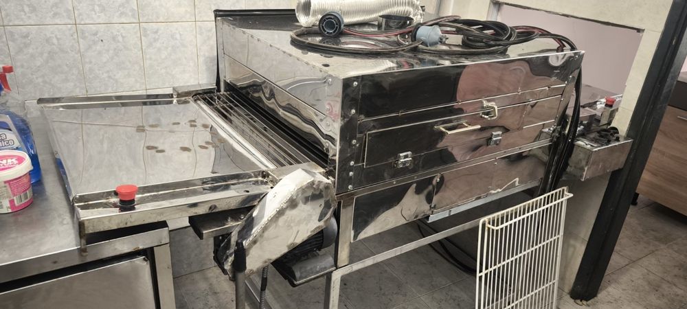 Продавам тунелна (конвейрна)машина за пици
