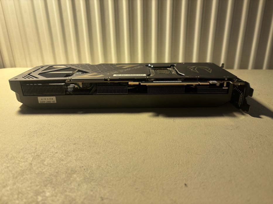 Placă Video ASUS TUF Gaming NVIDIA GeForce RTX 5070 Ti 16GB GDDR7