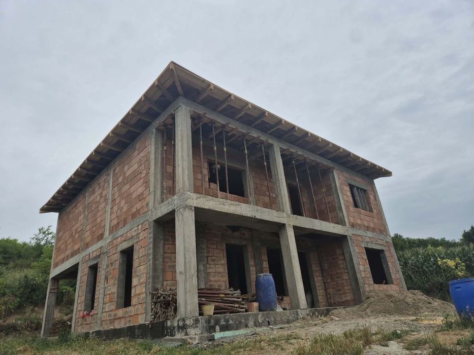 Casă de vânzare la roșu