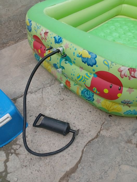 Надувная детский бассейн