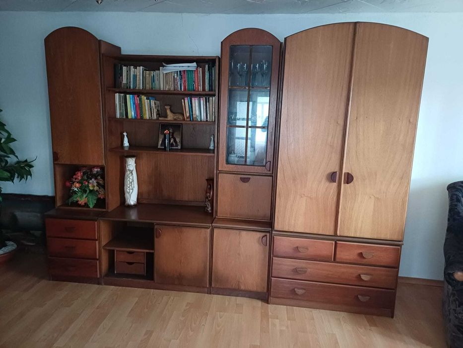 Mobila sufragerie: biblioteca si coltar