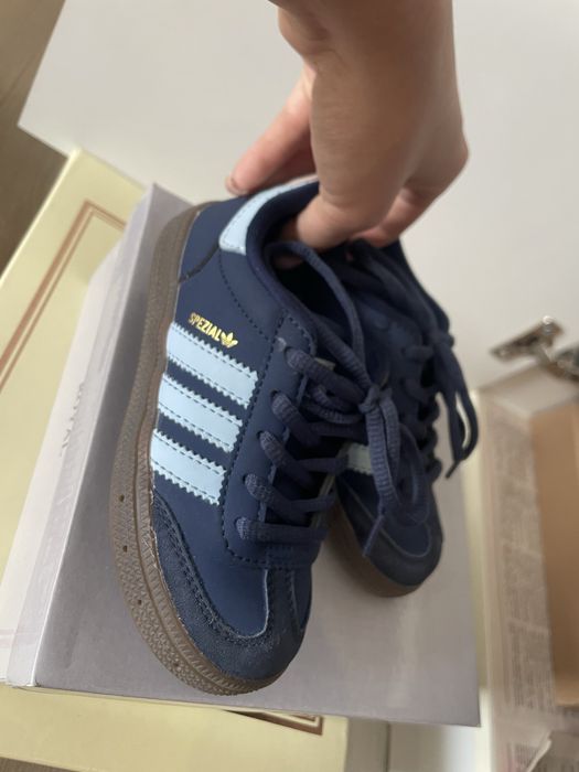 Кроссовки адидас для девочки