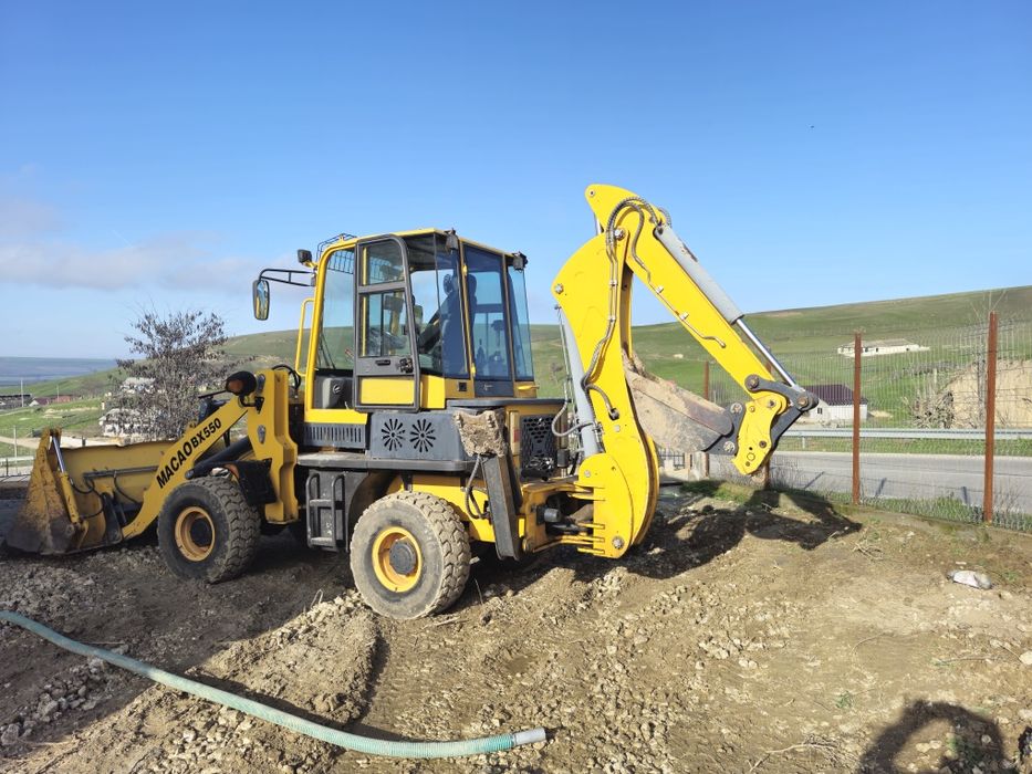 Vând buldoexcavator MACAO