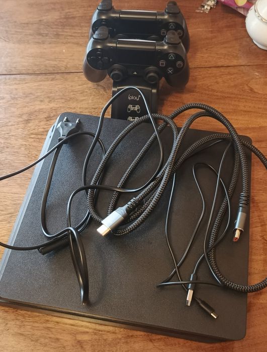 Приставка PS4 slim