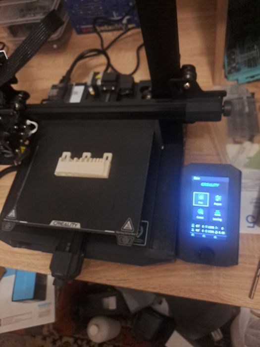 Продам 3 д принтер creality ender 3s1