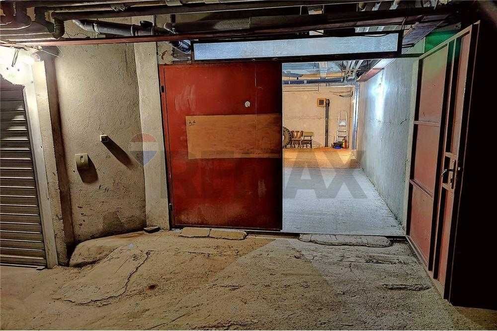Дава се под наем Гараж / Паркомясто в Русе, Ялта - 38 кв.м за 180 € - Снимка #4