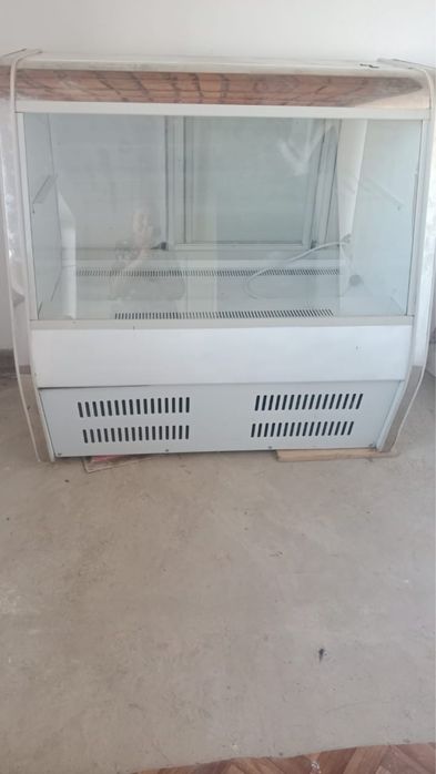 Продам витринный  холодильник!