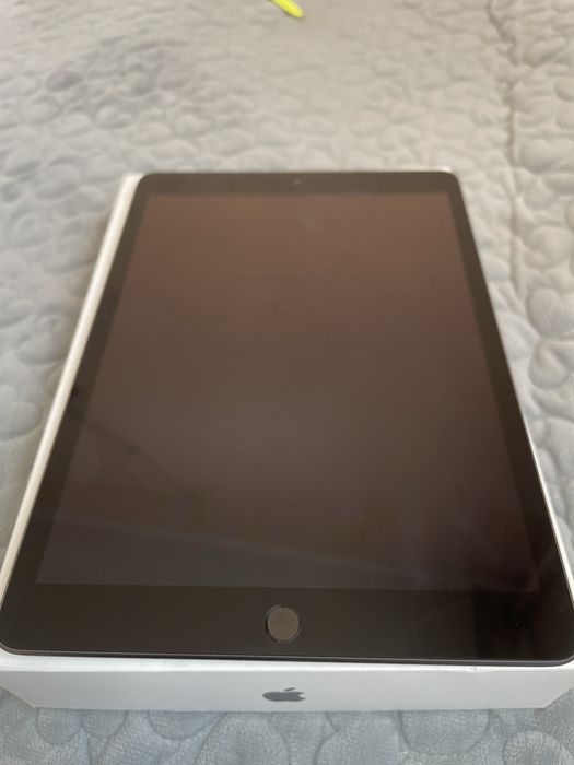 iPad 10.2  почти новый