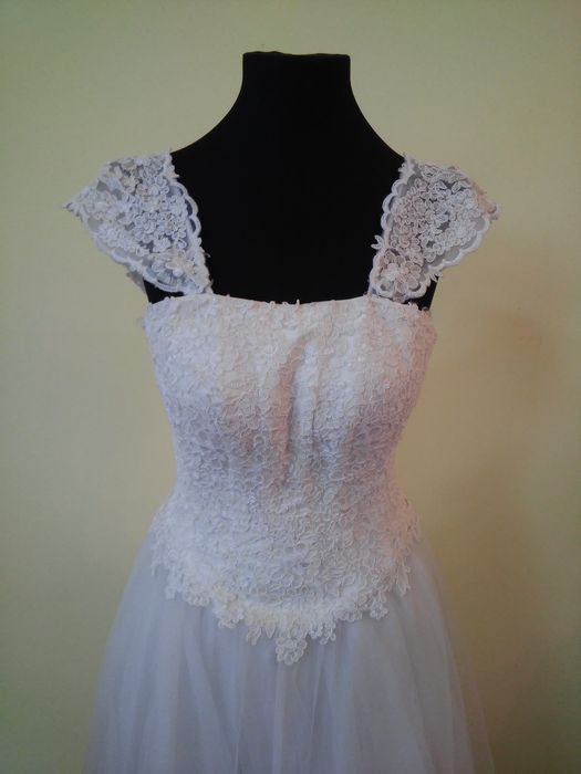 Vand stoc rochii de mireasa