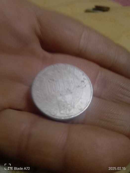 Vând 4monede50lire republica italiana1979m,vând1moneda5000lei2004 ,