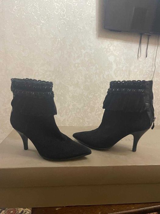 Продам полусапожки пр-во ИТАЛИЯ фирмы Gucci , Vero Cuoio