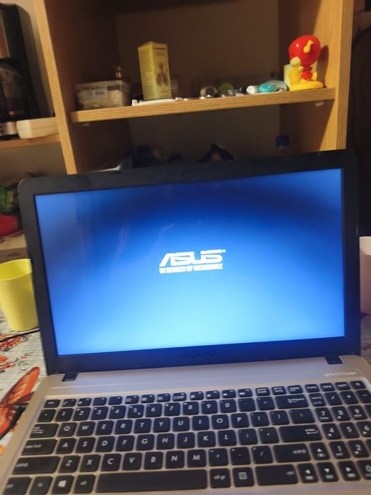 Laptop ASUS X540LJ i3 Gen 5 12GB RAM SSD 240GB Video 2GB Functioneaza doar la priza
Nu