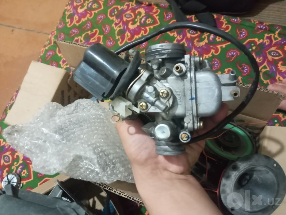 S max skuterga povorotnik korpus fara yon qora plastmasasi karburyator