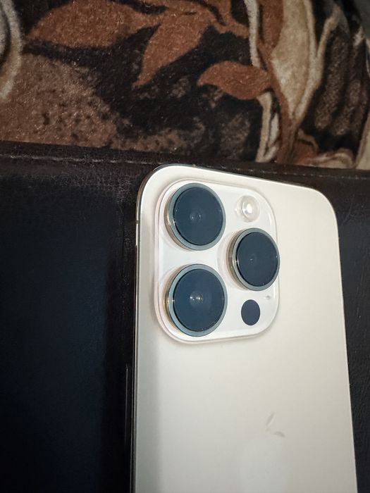 Iphone 14 pro. Gold