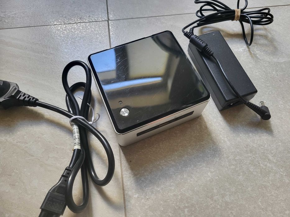 Мини компютър Intel Nuc NUC6i5SYH , wi-fi, bluetooth, 512 SSD, 16 ram, intel i5-6260U
