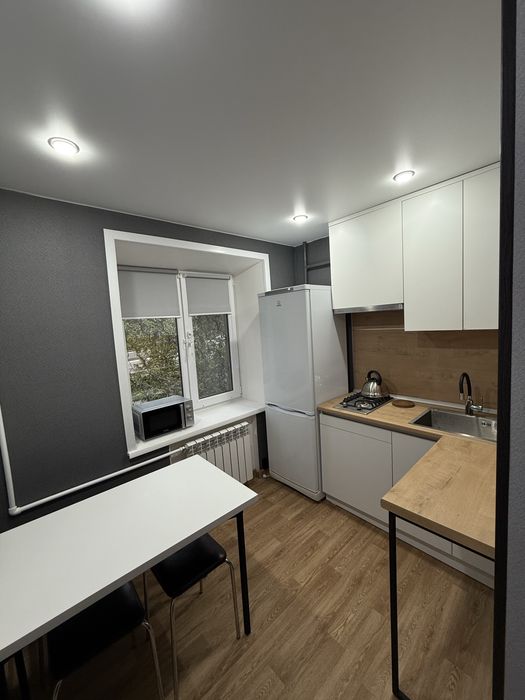 Продам холодильник Indesit (Индезит)