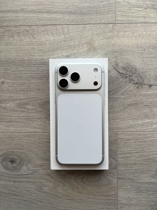 Vand iphone 17 pro max silver