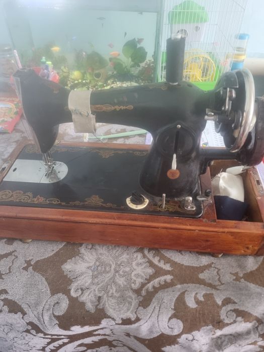 Продам швейную машинку