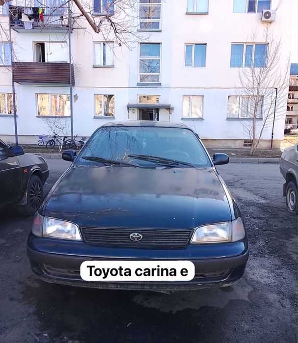Продам машину Tayota carina e 1995 года торг есть