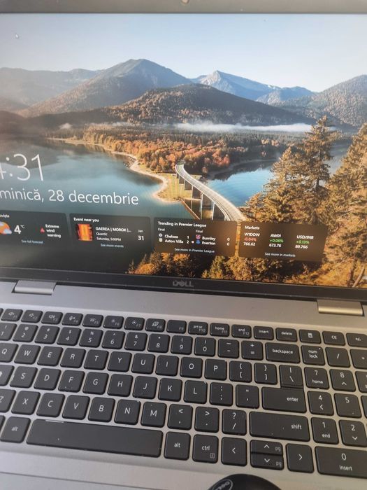 laptop Dell  Latitude 5520 cu procesor Intel