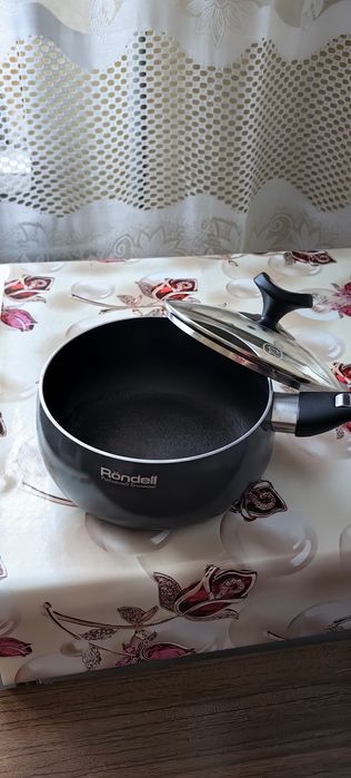 Продам кастрюлю rondell