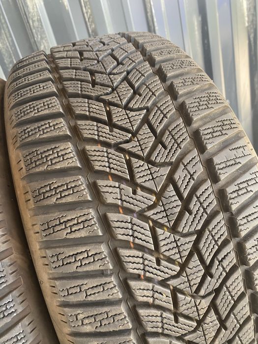 225/45/17 Dunlop Зимни