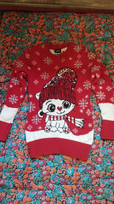 Свитеры .красны.