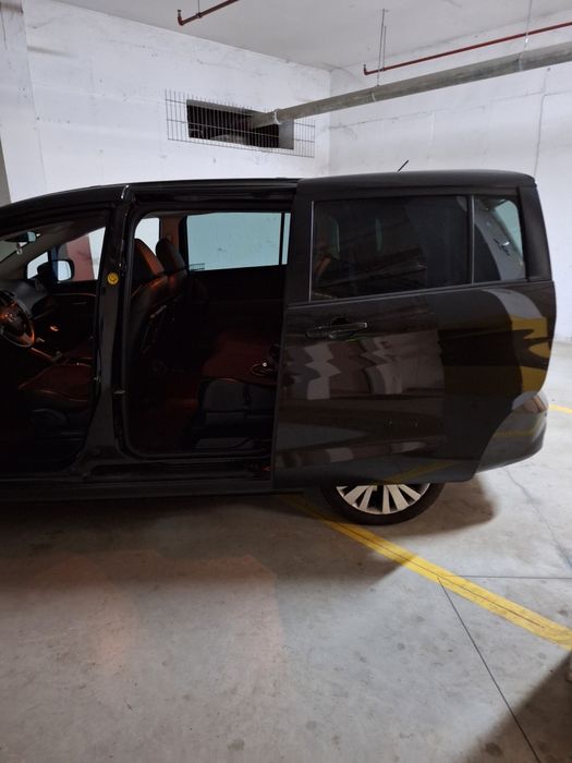 Mazda 5 1.600 cmc diesel negru