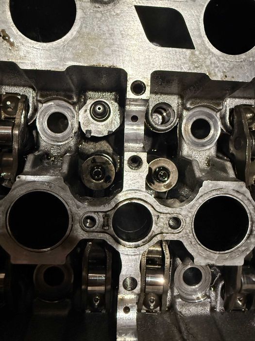 Engine head Volvo XC70 d5 D5244T10 (30777365-013)