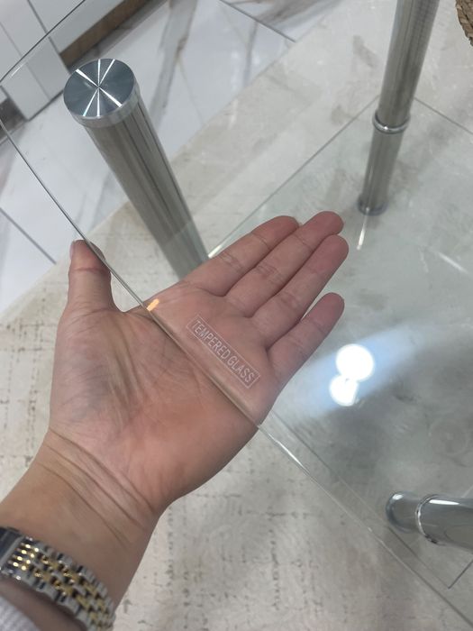 Декоративна  стъклена масичка