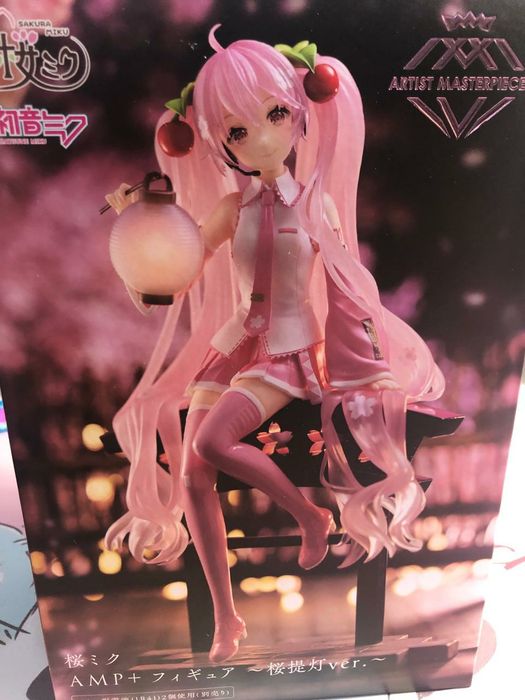 Очаровательная аниме-кукла