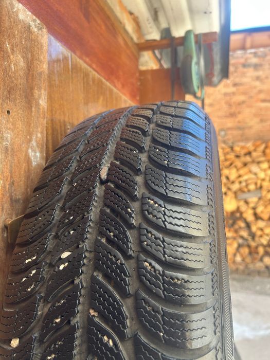 Продавам зимни гуми с джанти за VW