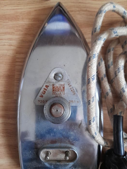 Fier de calcat vechi