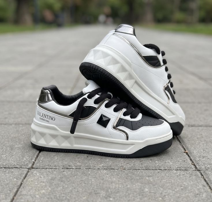 Adidasi Valentino Garavani Negru Alb Full Box