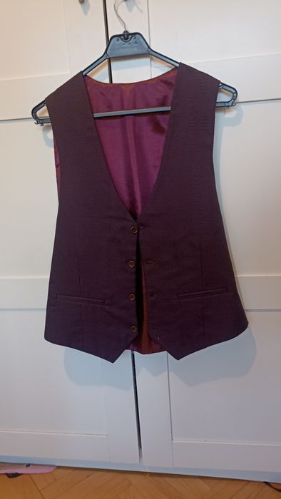 Мъжки костюм 3 части, 48 размер, студена вълна