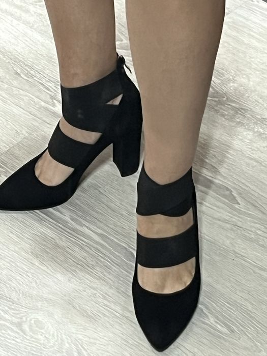 Замшевые туфли на каблуке