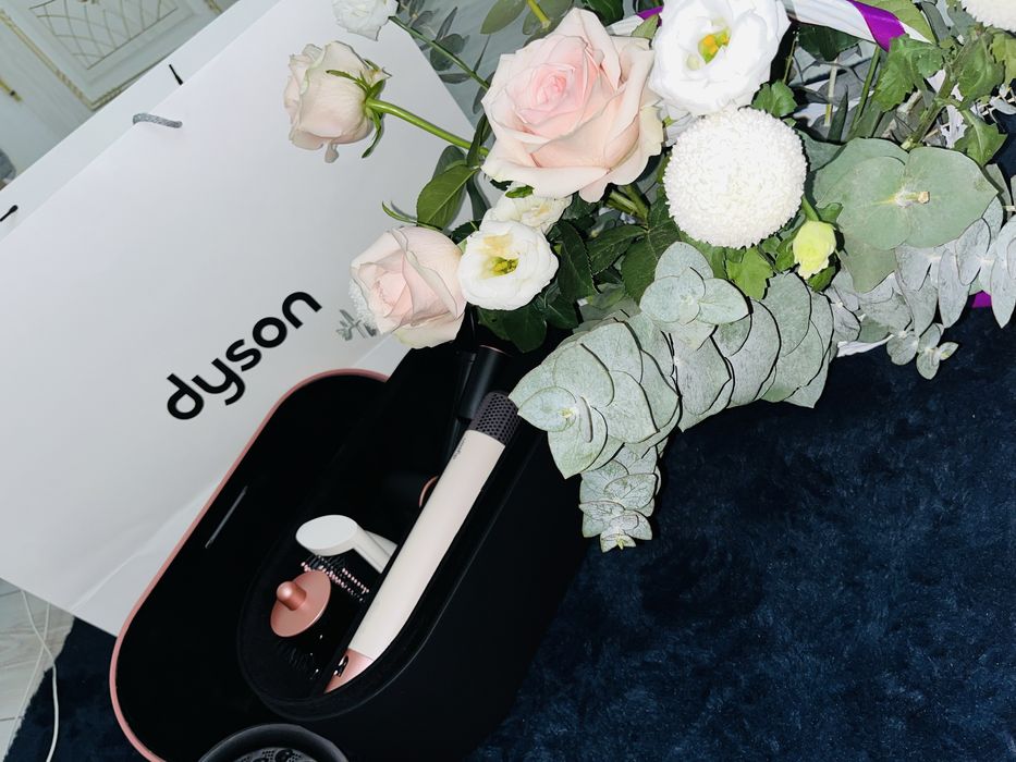 Белые розы красивые