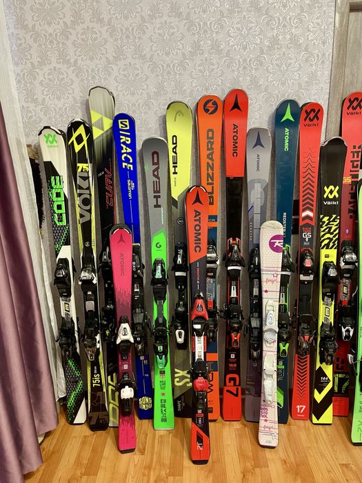 Skiuri copii adulti skiuri incepatori intermediari