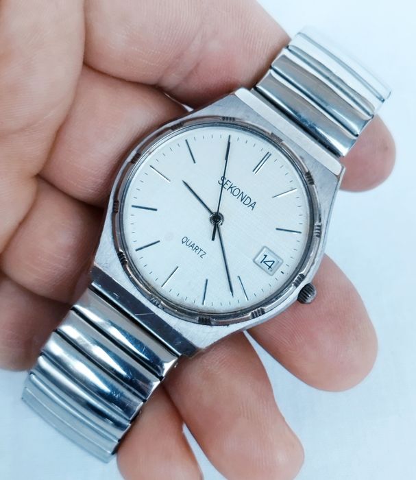Ceas bărbătesc Sekonda cu quartz, carcasă și curea din oțel inoxidabil.