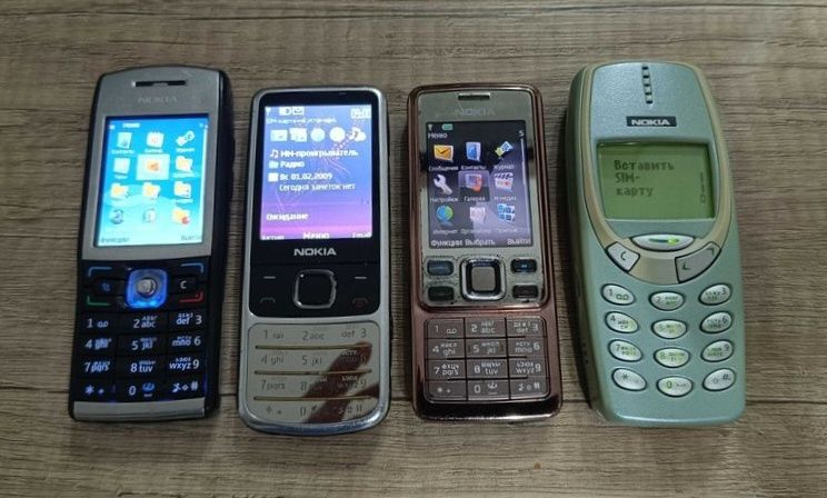 Продаются сотовые телефоны.