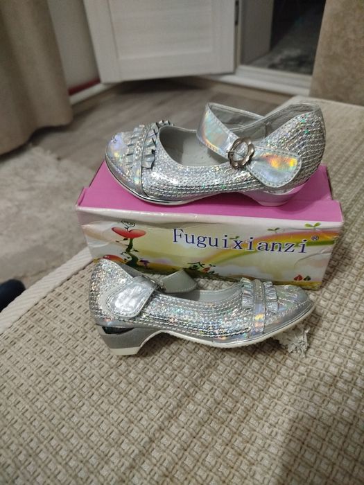 Детская обувь для девочки.