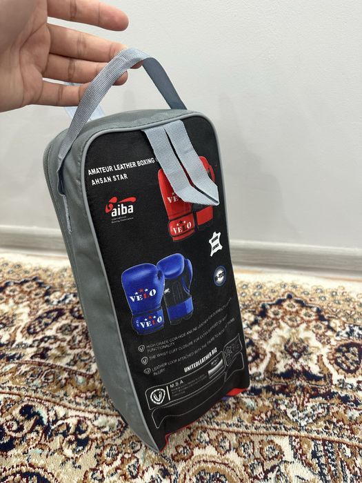 Боксерские перчатки,шлем и лапы