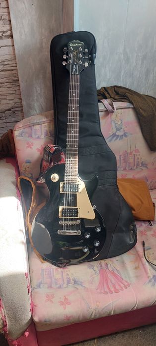 Продам электро гитару EPIPHONE LP 100