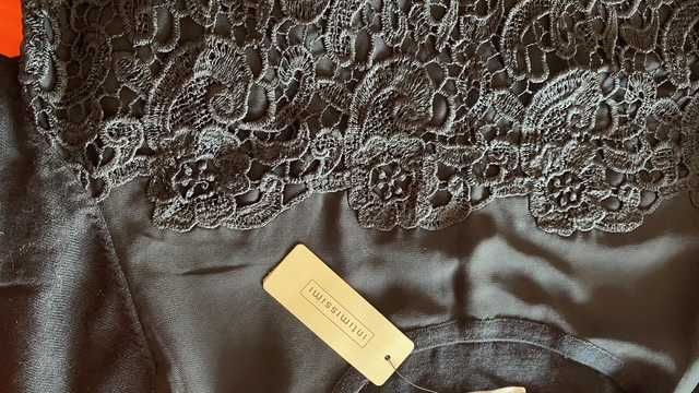 Rochie neagra cu dantele elganta de la Intimissimi
