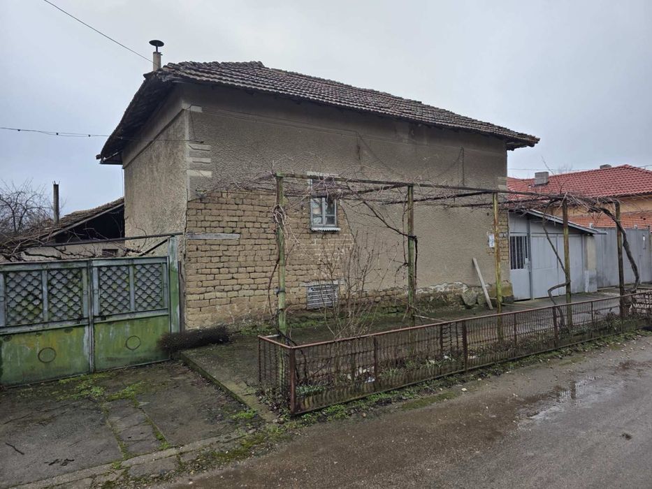 Продава се Къща в с. Дойренци, Област Ловеч - 1 кв.м за 10200 €/кв.м - Снимка #2